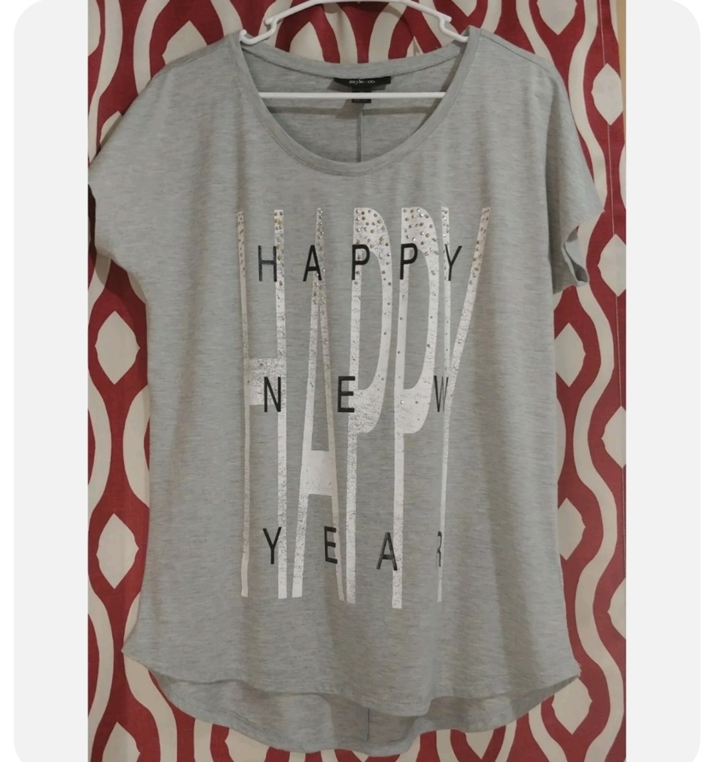 Style & co Tshirt for Women Size Medium Color Gray " Happy New Year" Logo